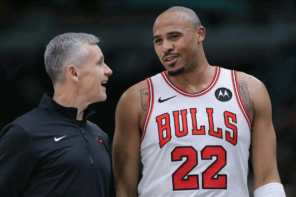  双塔护航+全民皆兵！马刺6连胜稳坐西部第二 124-113双杀奇才